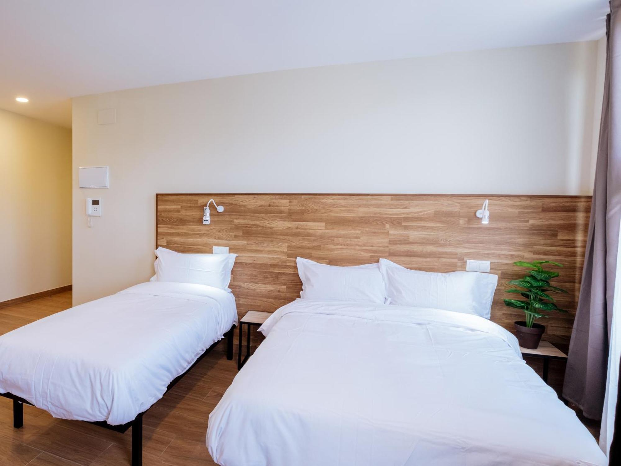 Apartahotel Golden Alcala Alcalá de Henares Екстериор снимка